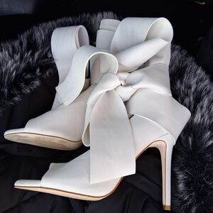 AKIRA Elegant White Heeled Boots